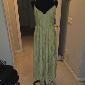 ADORABLE BRAND NEW Cupshe Tiered Maxi Sundress size de
